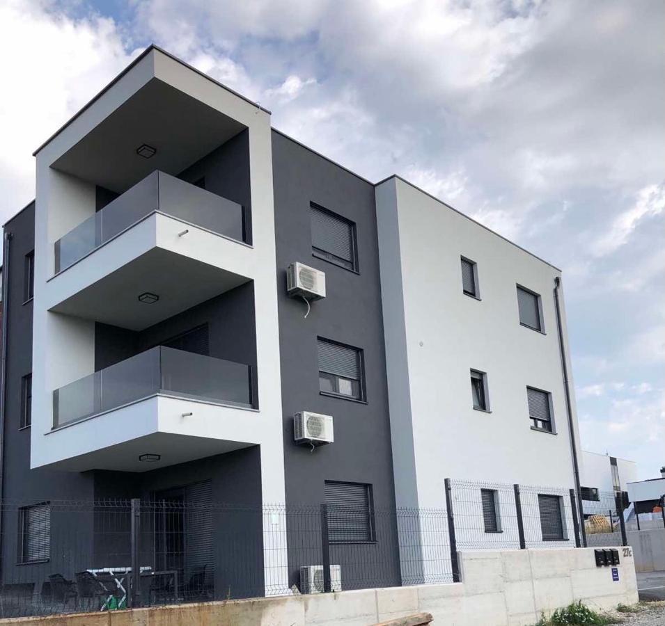 Urban Apartment Pula Exterior photo